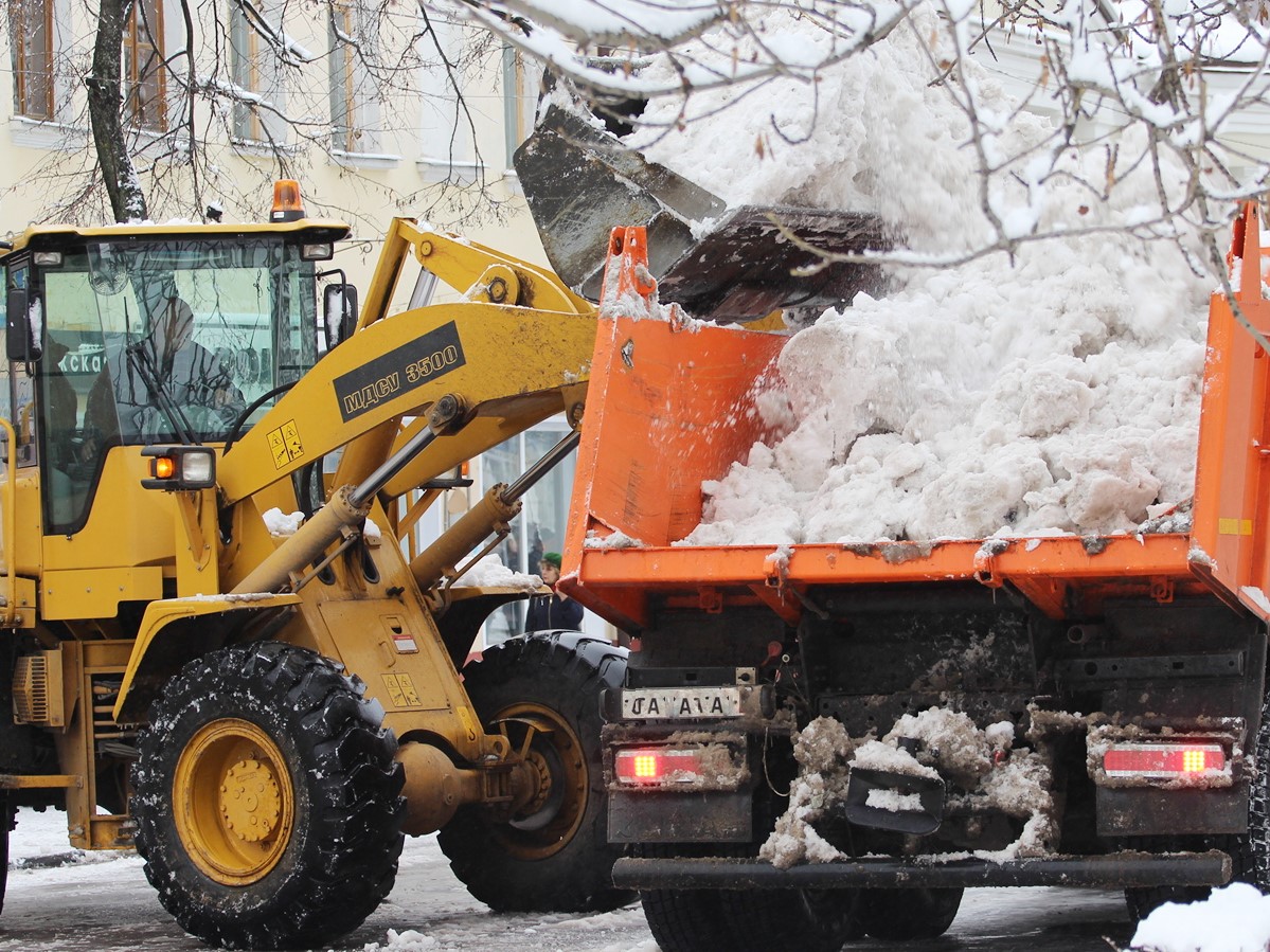 Вывоз снега в Луге недорого предлагает компания НСР