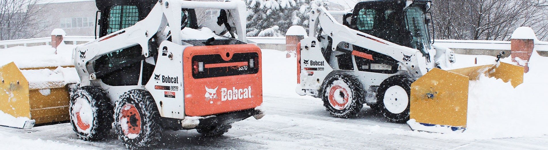 Уборка снега в Луге: вывезти снег, почистить снег с участка